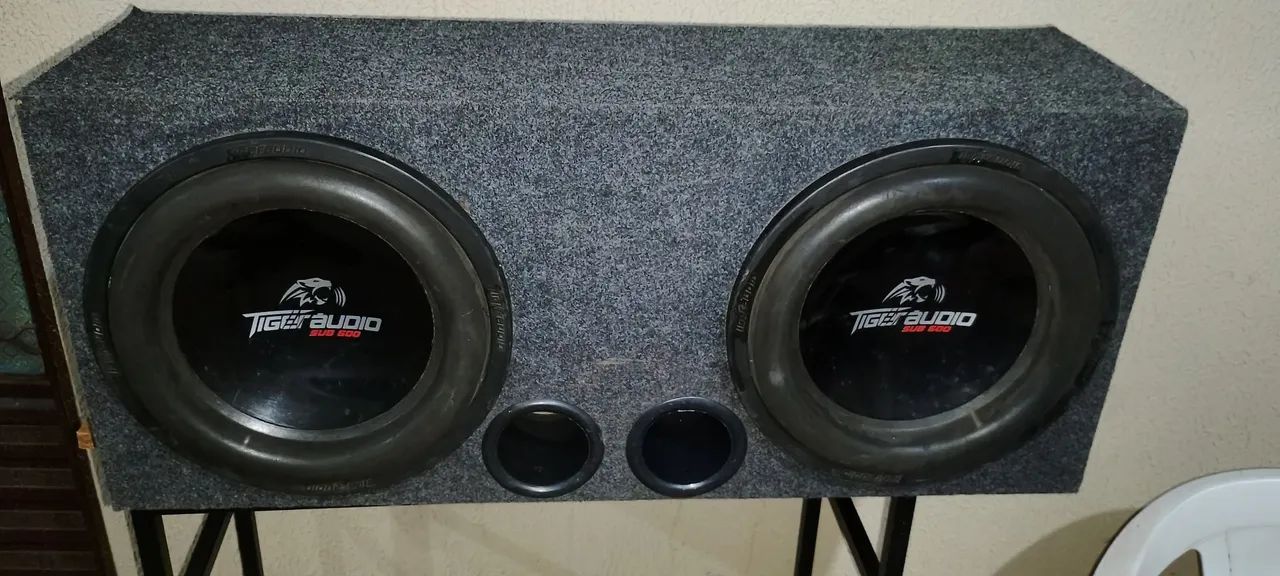Caixa com Graves sub Tiger 600 RMS cada - Aparelhos de Som