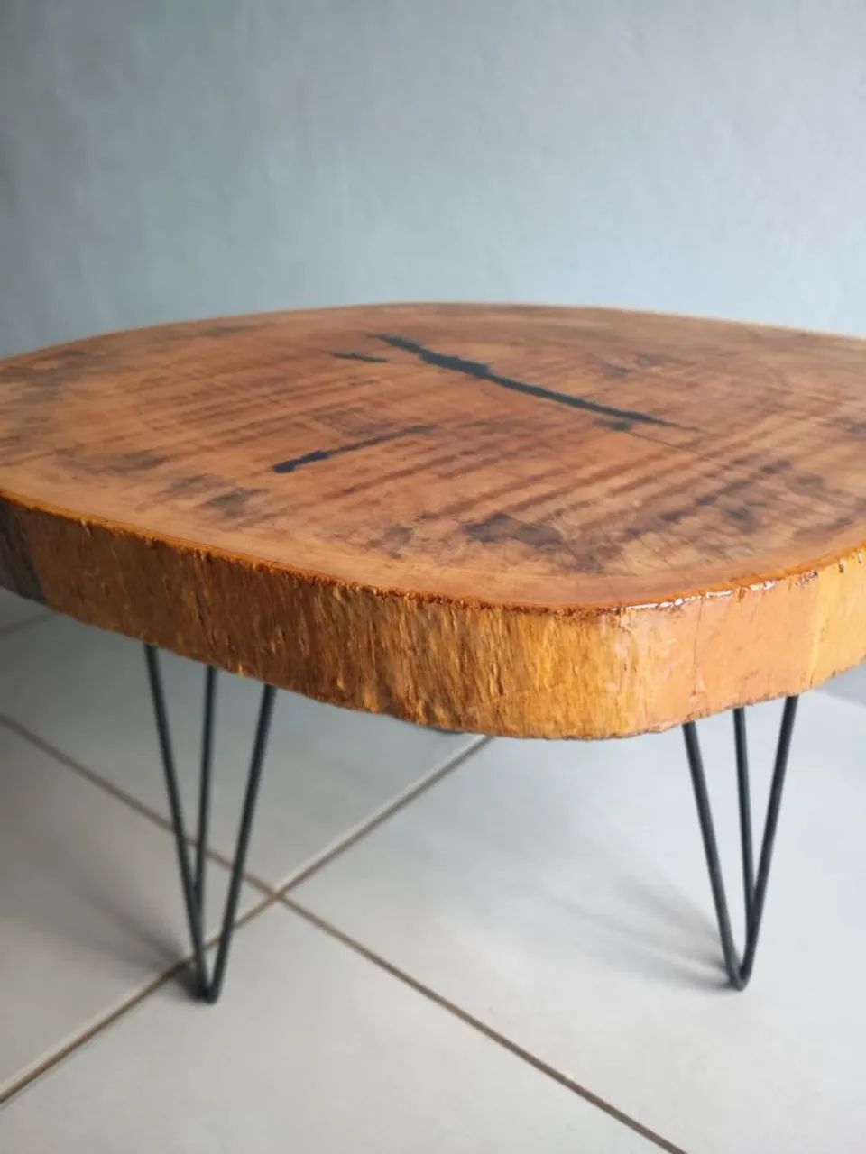 Mesa de centro rústico de Marfim e acabamento em resina  - Foto 3