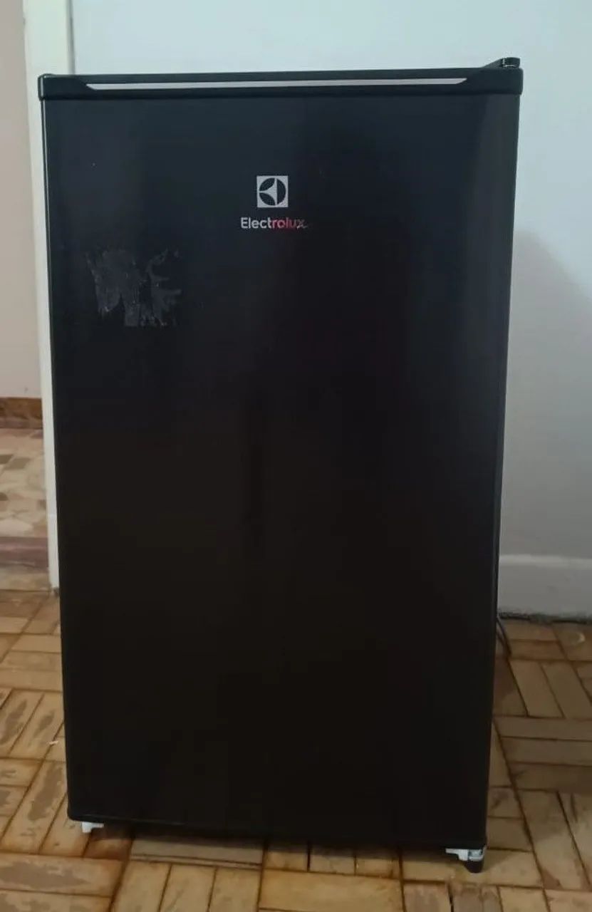 Frigobar Eletrolux preto