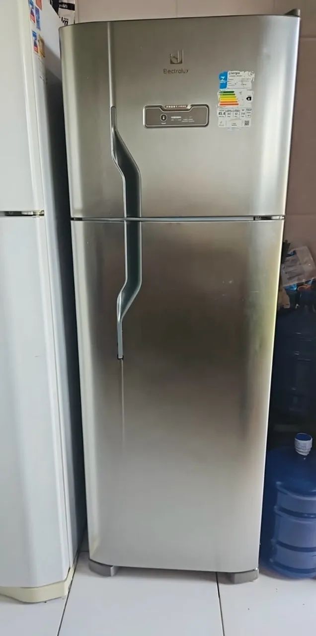 Geladeira Eletrolux 310L