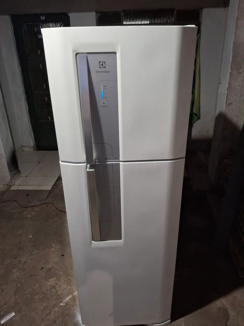 Geladeira 220v semi nova  - Foto 3