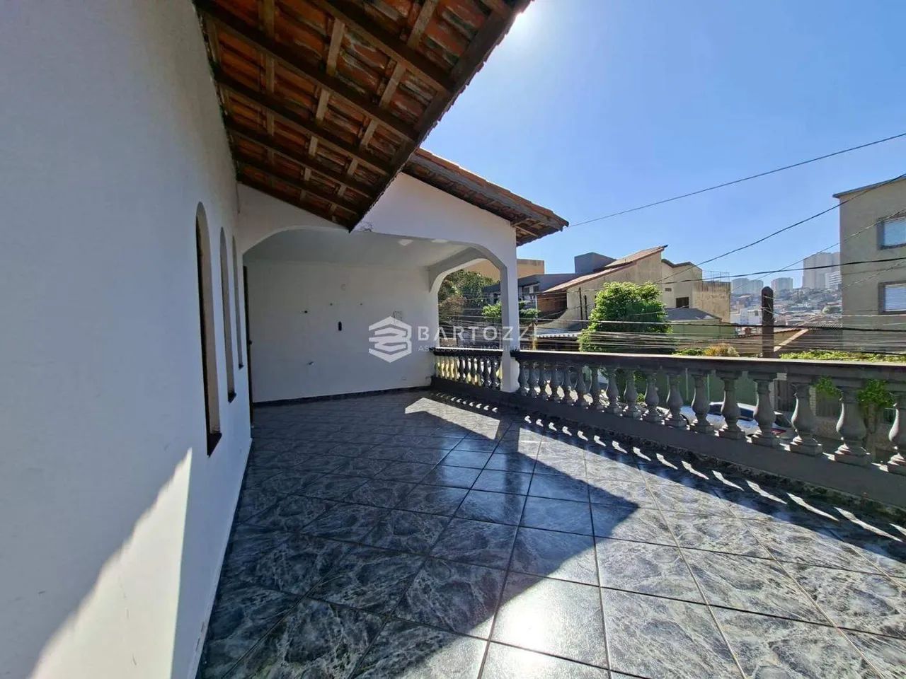 CASA ASSOBRADADA - 2 DORM - 2 VAGAS B. NOVA GERTY
