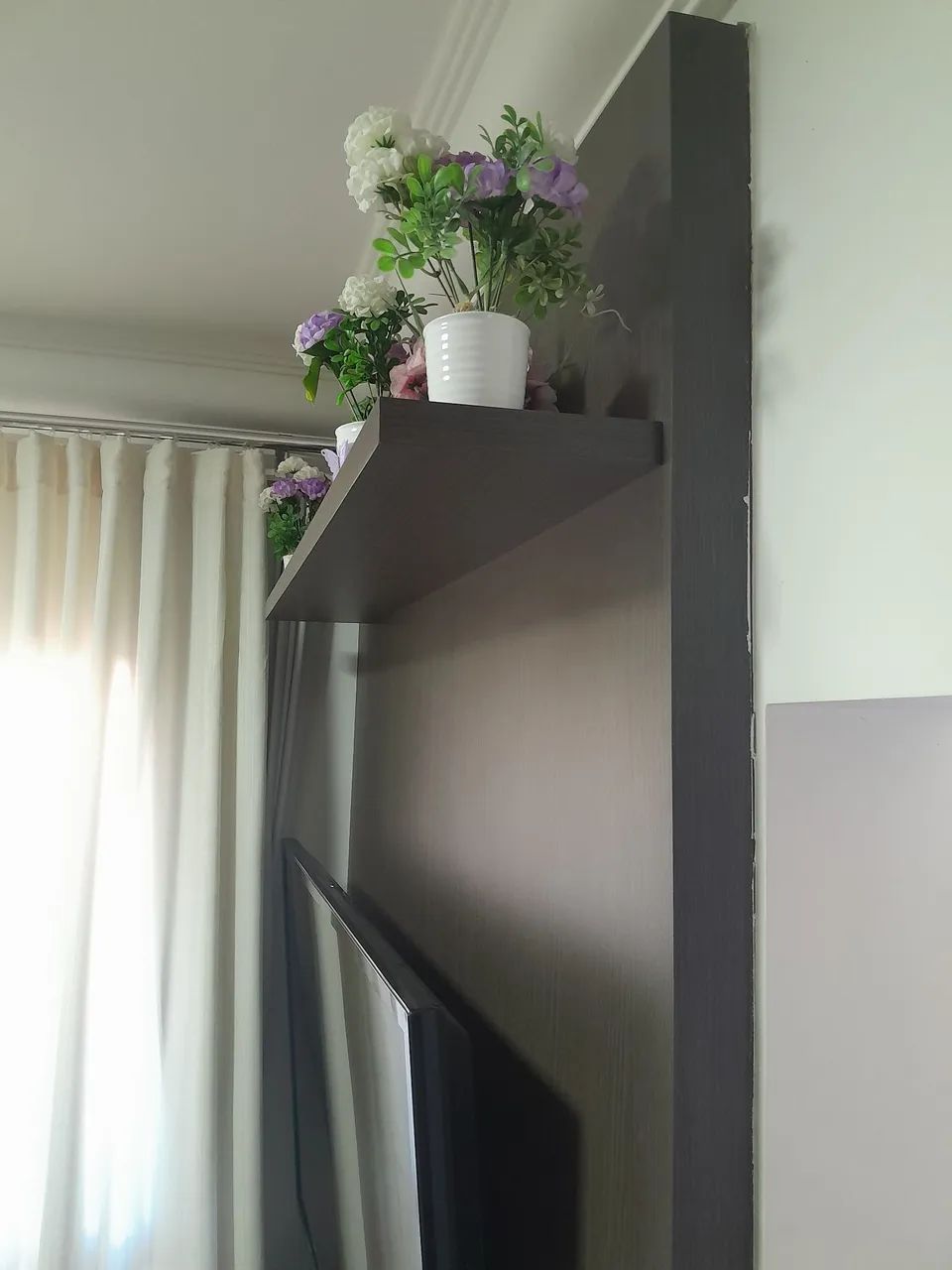 Painel e bancada 100% MDF COM 3 GAVETAS EM VIDRO. PLANEJADO - Foto 3