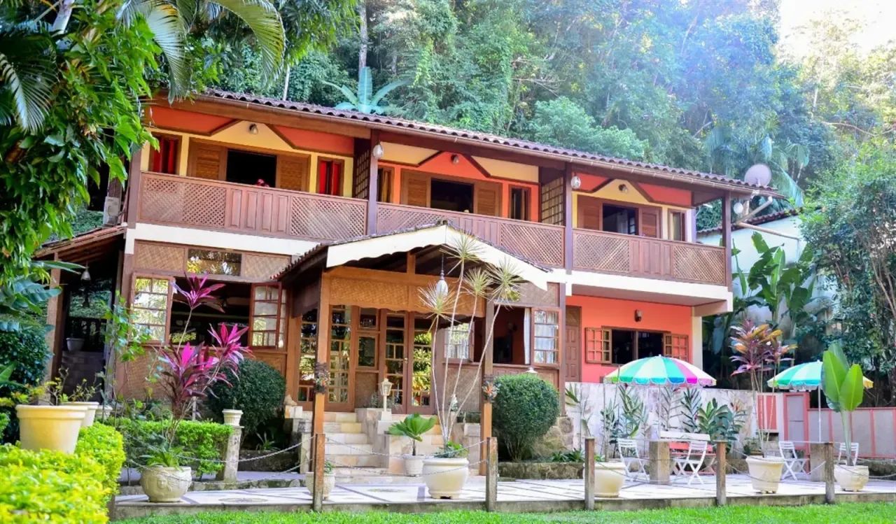 Pousada com 10 quartos no bairro do Pontal  em Paraty RJ