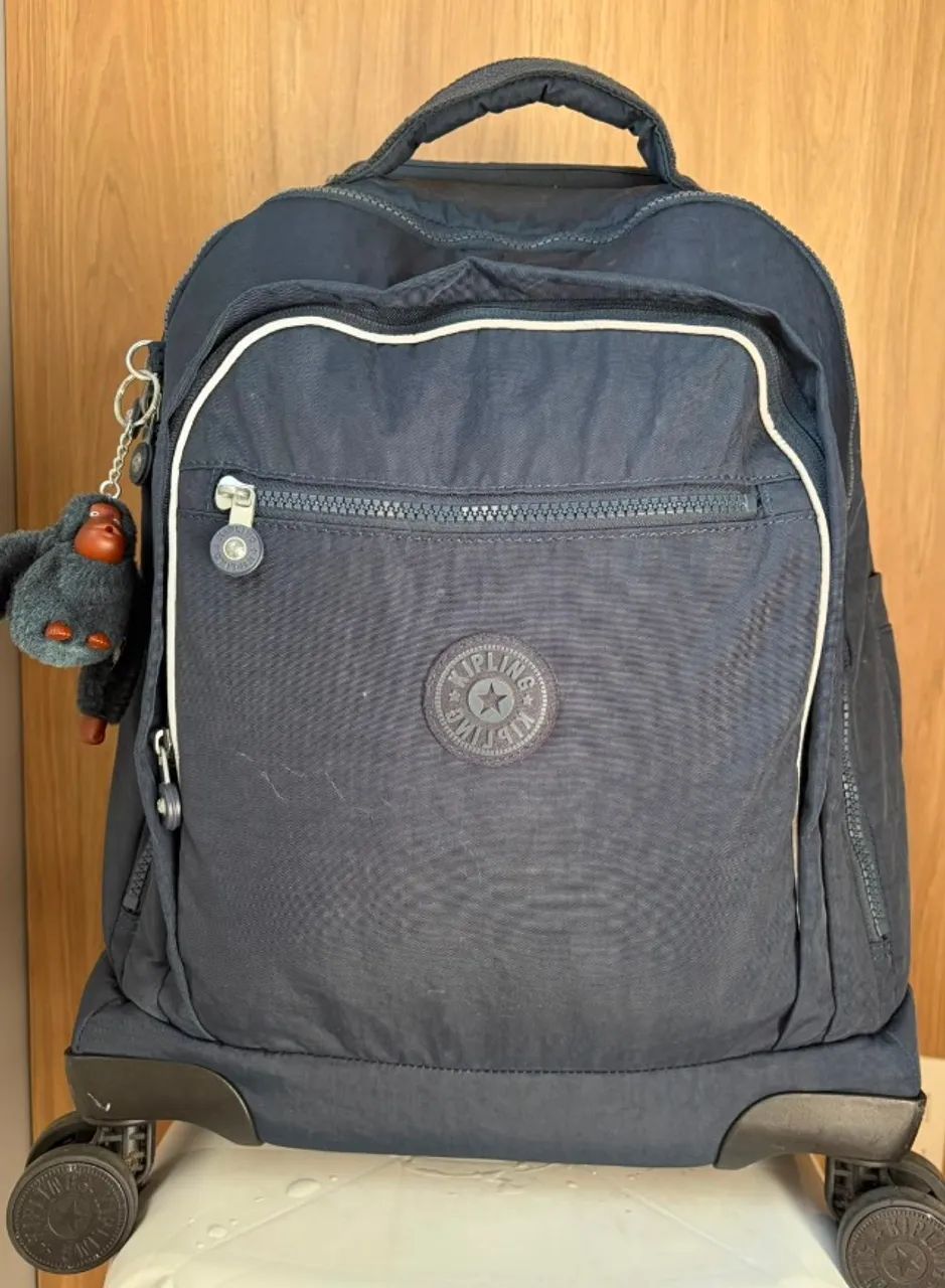 Mochila Kipling New Zea, cor azul com rodinhas - Foto 5