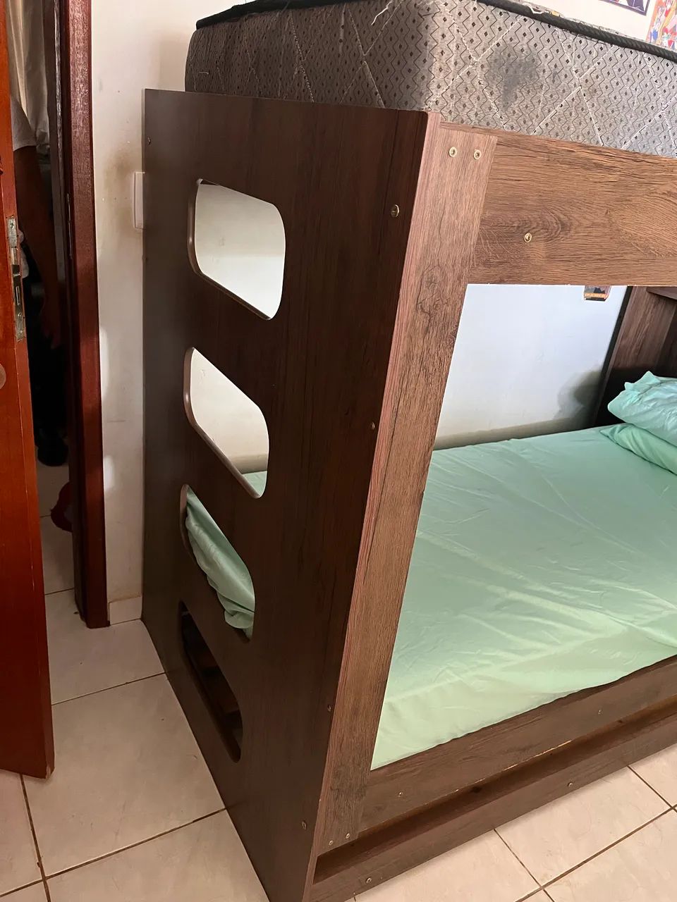 Beliche com cama auxiliar e colchão  - Foto 4