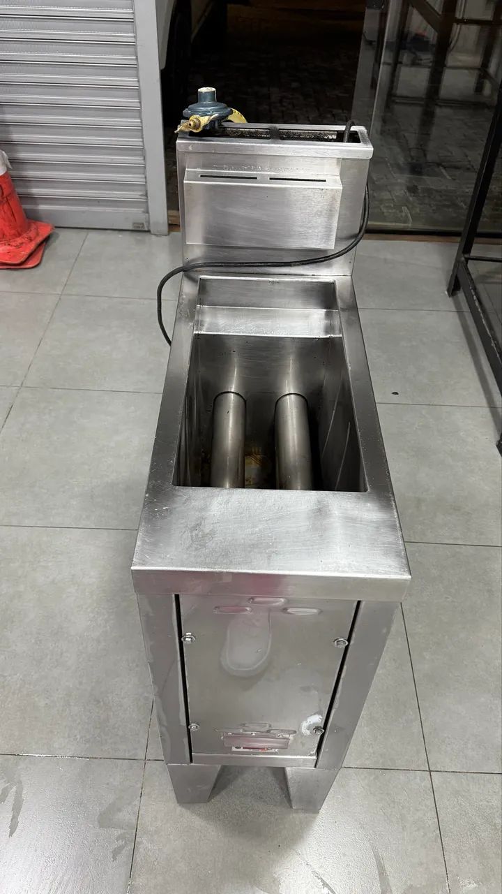 Fritadeira a gás óleo e água 