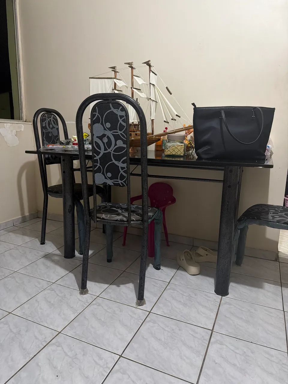 Mesa , 6 cadeiras 