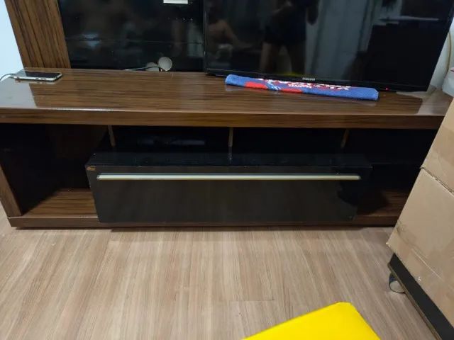 Rack com gavetão e prateleiras