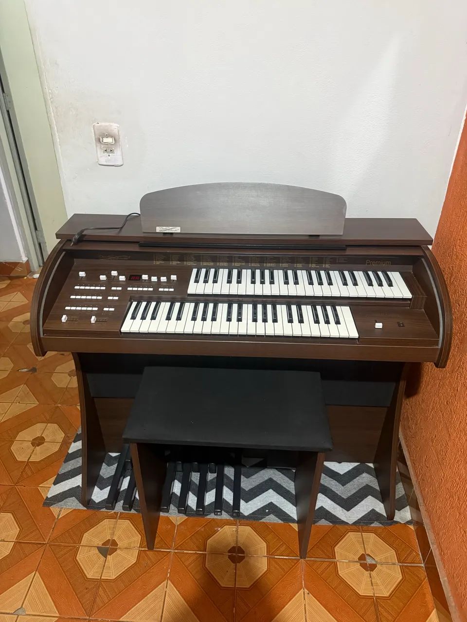 Órgão digital acordes 
