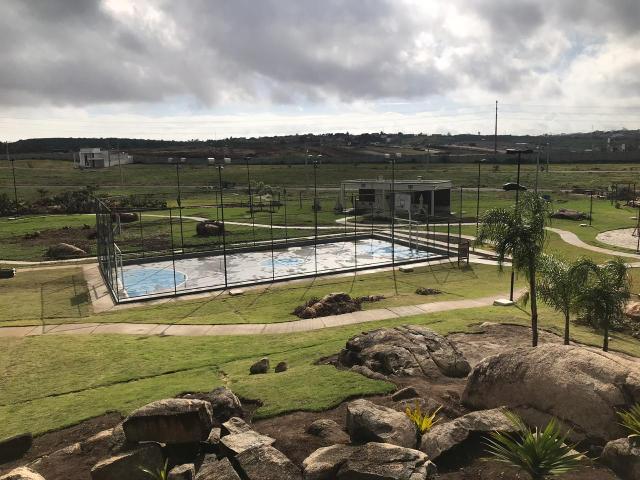 Vendo lote no condomínio Jardins da Tulipa , faço negócio com um carro