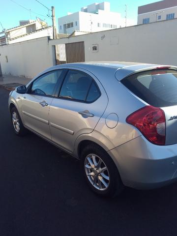 Vende-se ou troca por carro de menor valor um JAC J3 - Foto 4