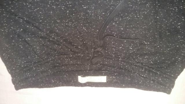 Calça de moletom cea usada apenas 2 vezes por 30,00 blusa P 10,00 - Foto 2