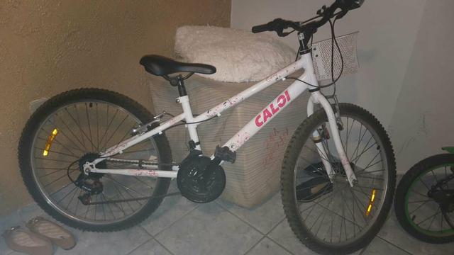 Bicicleta caloi bem novinha