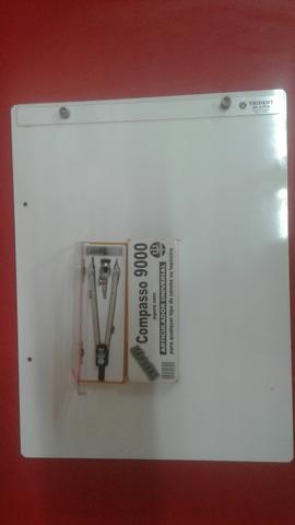 Compasso e Prancheta de Desenho