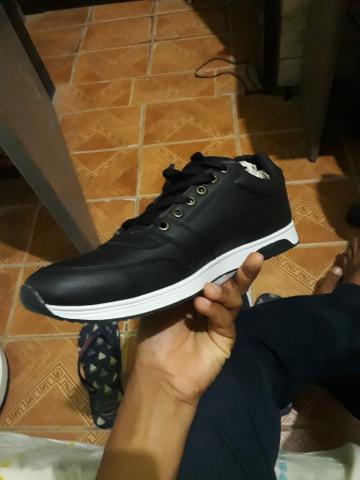 tenis forma grande