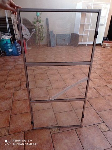 Porta alumínio e vidro e outra portinha de box