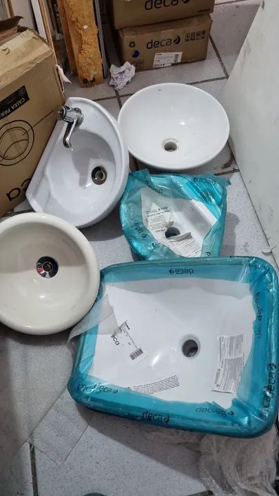 Cubas e pias de louça variadas 