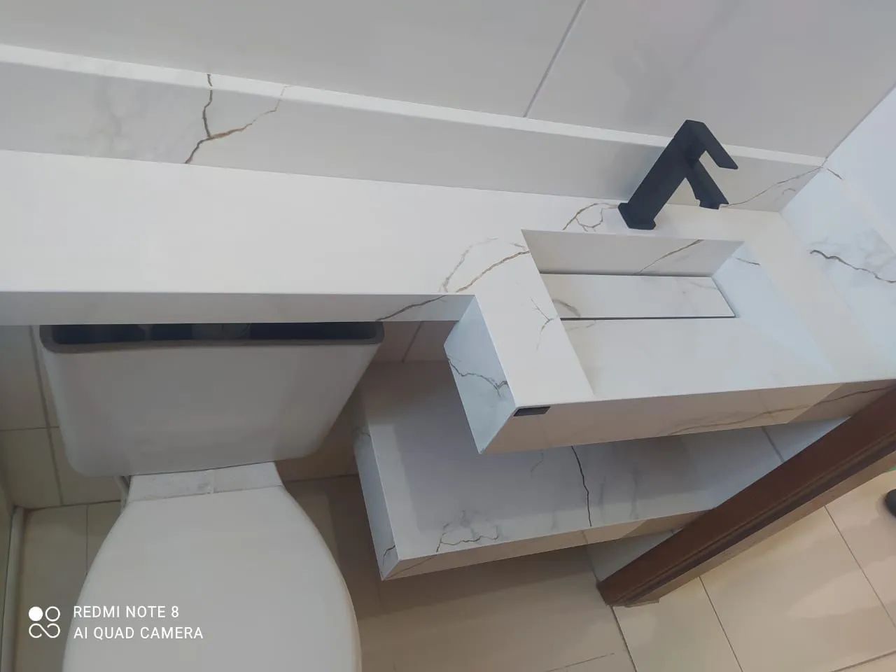 Lavatórios esculpidos em porcelanato  