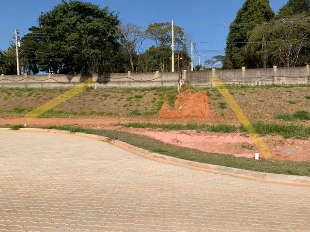Terreno no Condomínio Fechado Lago dos Pássaros em Cotia