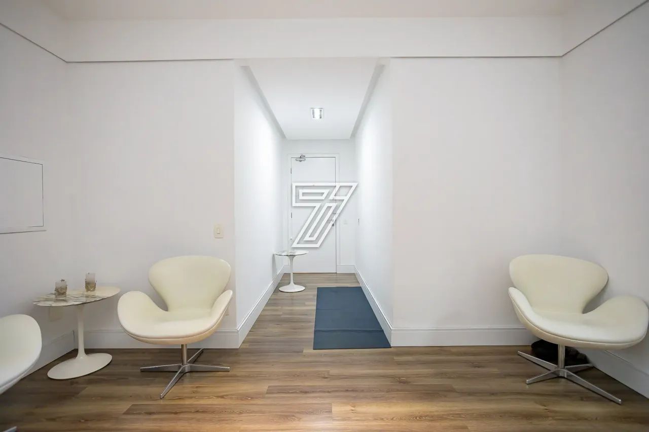 Sala comercial na Rua Emiliano Perneta, no Centro/Batel, com 37m² privativos + vaga de gar - Foto 11