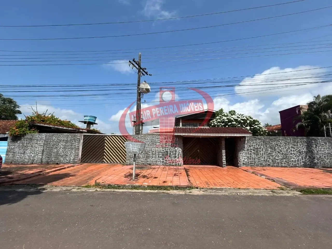 Casa com 05 suítes a venda no bairro Jardim Marco Zero, proximo ao meio do mundo