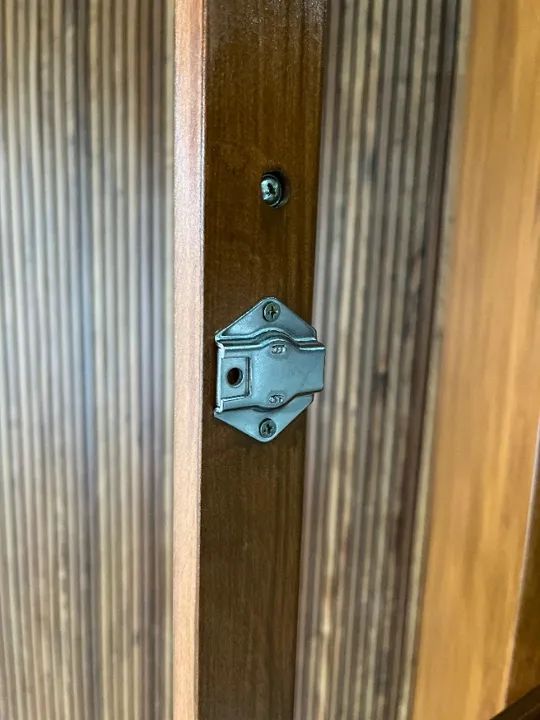 Cristaleira clássica madeira maciça peroba rosa  - Foto 6