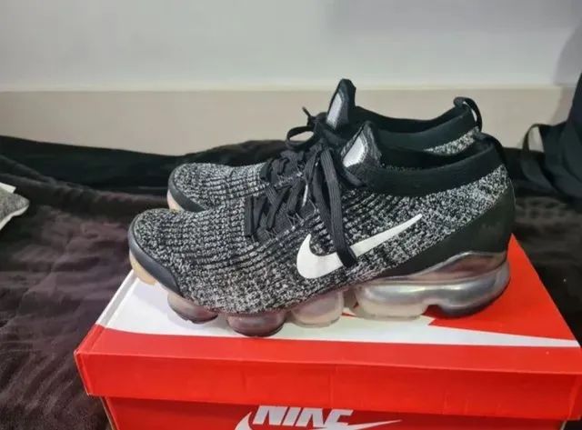 Nike best sale vapormax valor