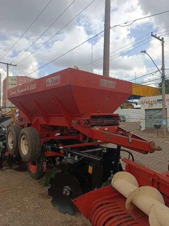 Distribuidor de Calcário Jan Lancer 2500 e 6000 kilos. - Foto 3