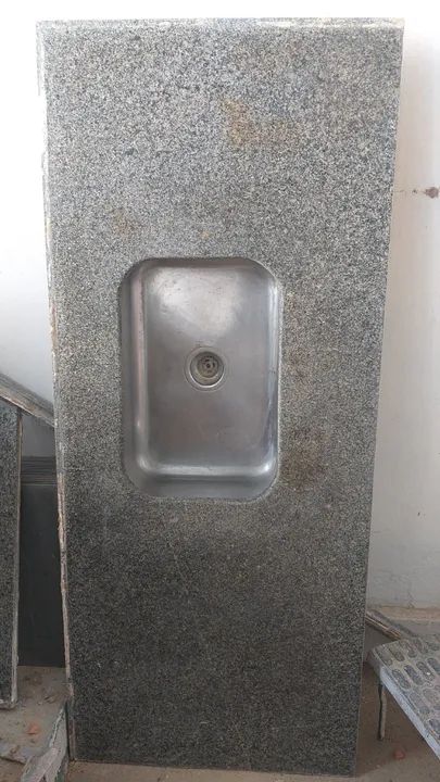 Pia de granito, completa.