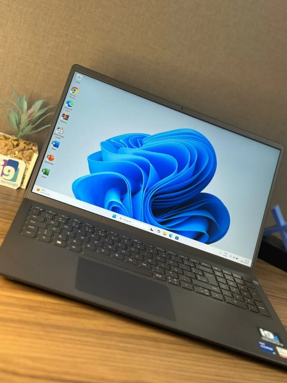 Notebook Dell Inspiron 15700 Gaming Processador: i7- 7700HQ 2.8GHz