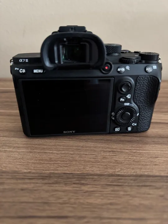 Câmera Sony Alpha 7 III + Carregador de bateria Câmara com 7 meses de uso e 7.200 cliques