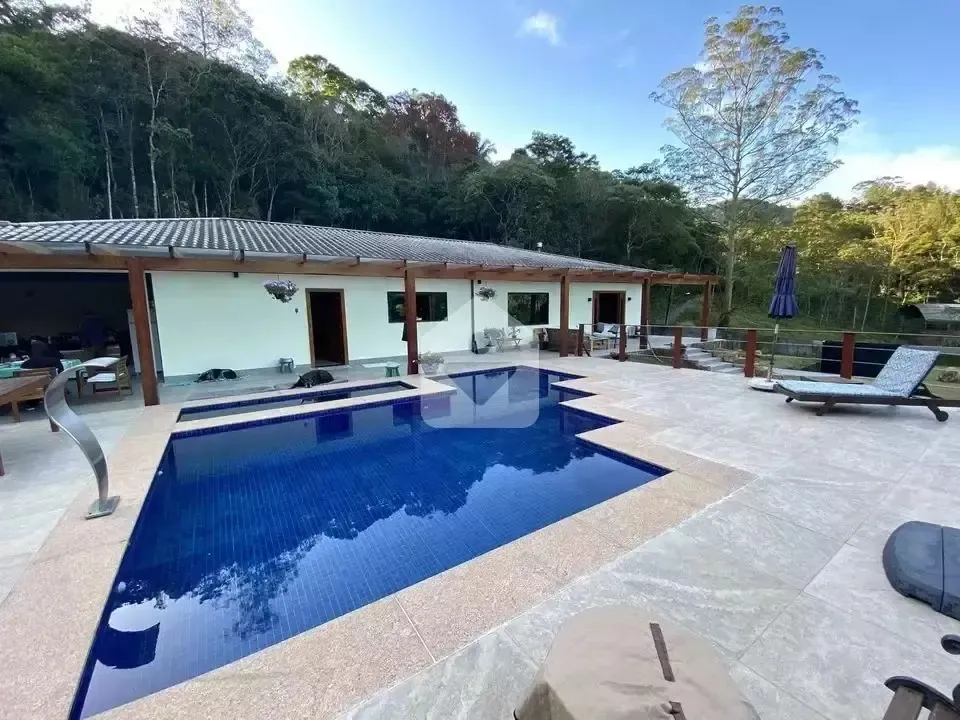 Casa para venda com 5 quartos, 3000m² - Fazenda Inglesa - Petrópolis/RJ