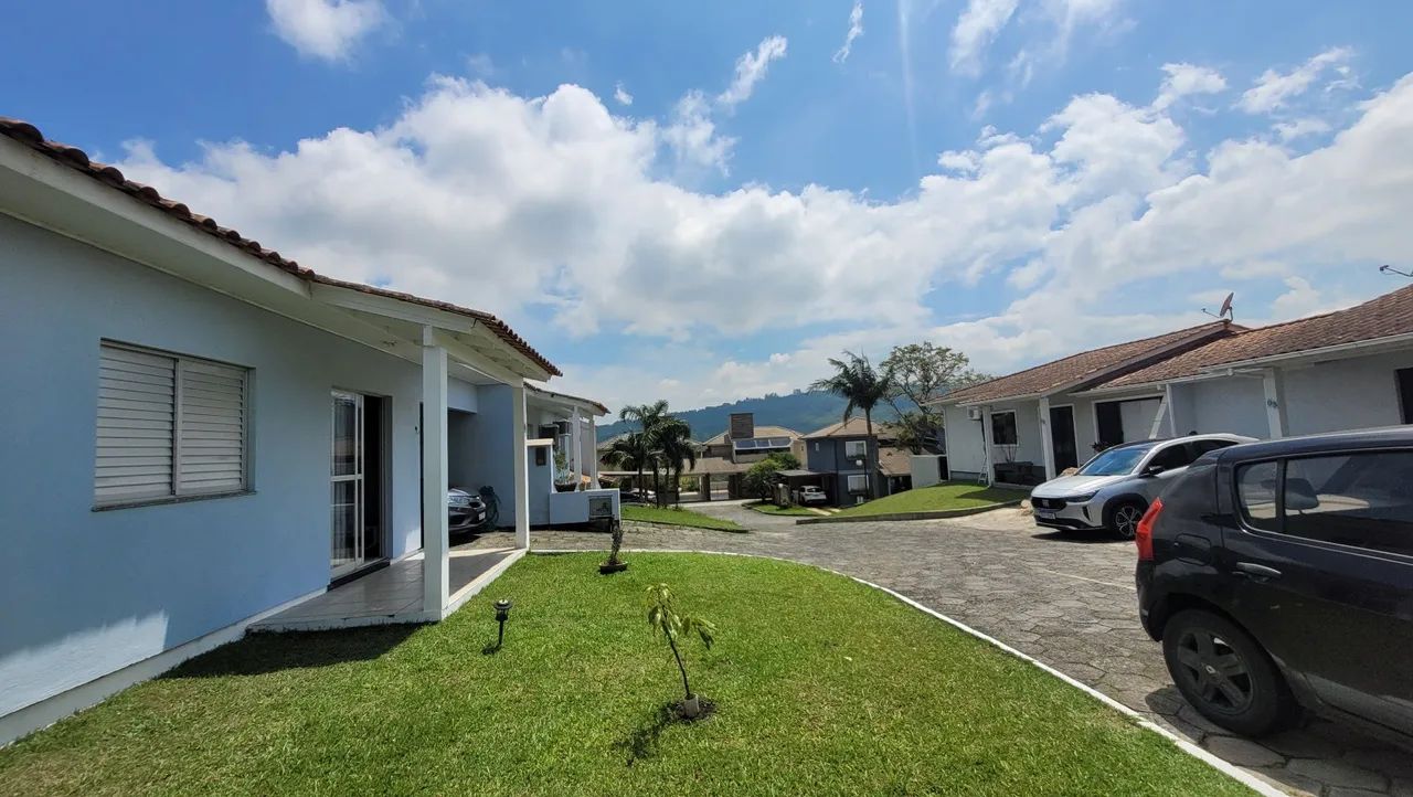 Casa Em Condomínio, Com 3 Quartos, Mobiliada, Com Energia Solar, 333,72m2 de área total.