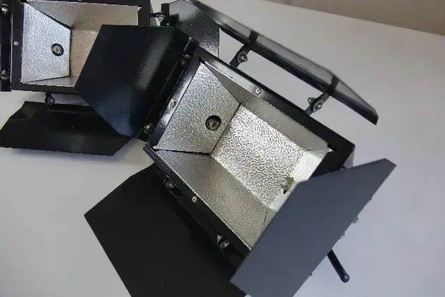 2 Refletores com 4 barndoors, para lâmpadas Tipo Palito, nunca usados - Foto 3