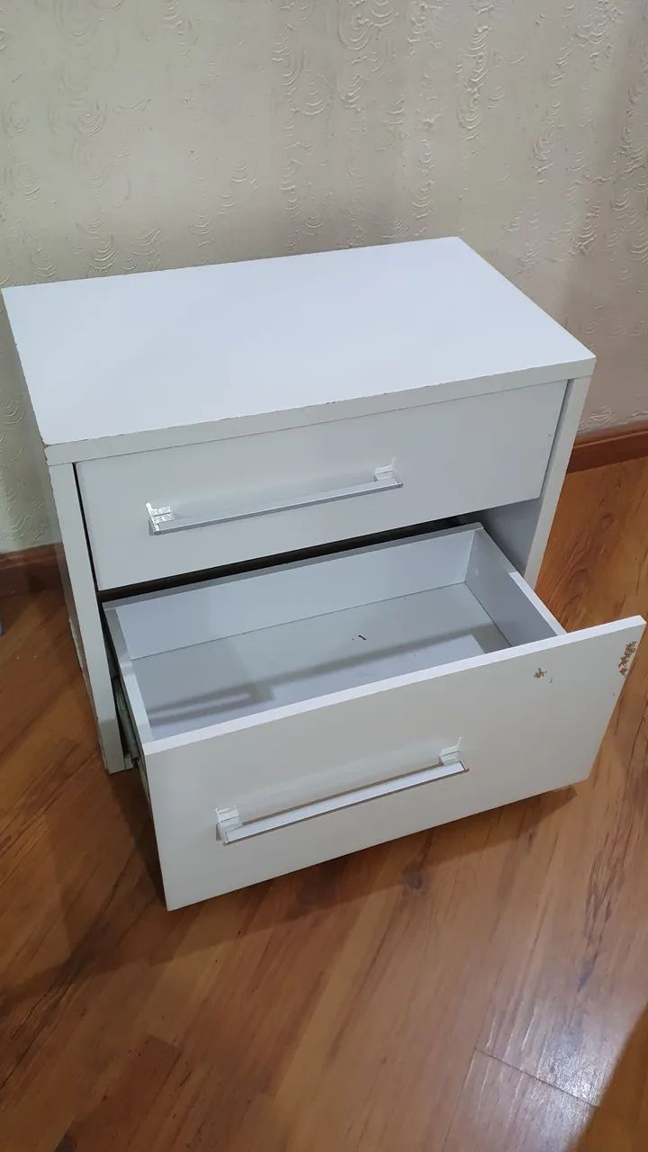 Criado mudo em madeira  branco 2 gavetas  - Foto 3