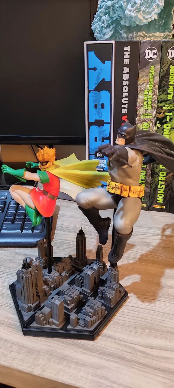 Batman e Robin Frank Miller Deluxe Art Scale 1/10 (Versão Regular) - Iron Studios  - Foto 4
