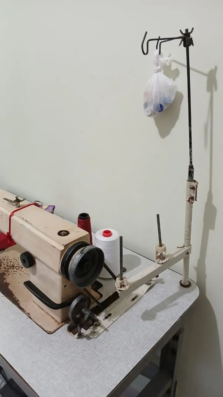 Máquina de costura industrial JIN SHI com mesa64840794235907124