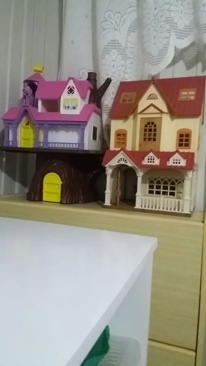 Duas Casinhas de Brinquedo 