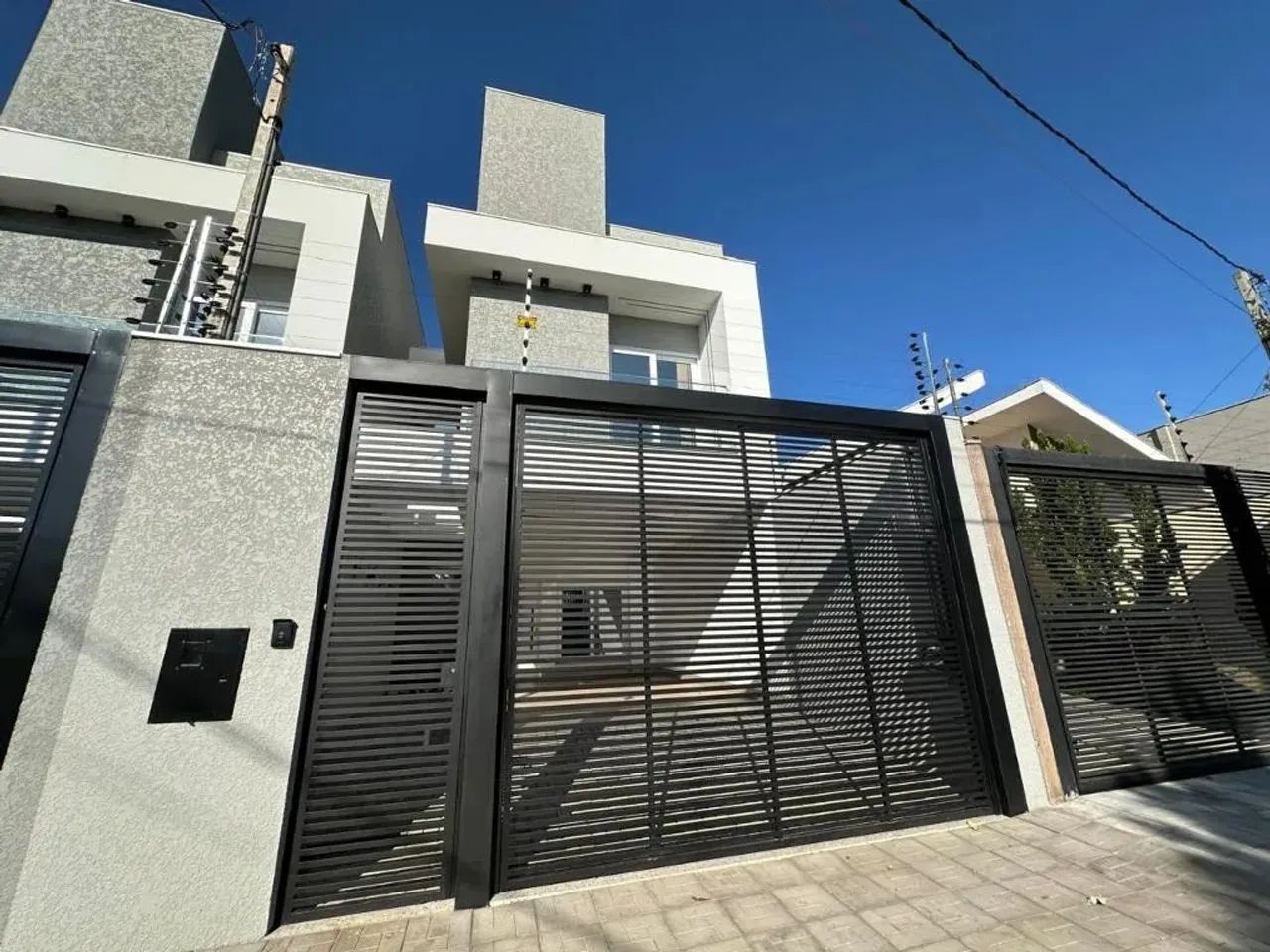 Sobrado à venda em Maringá, Jardim Paris VI, com 3 suítes, com 197.27 m² - Foto 2