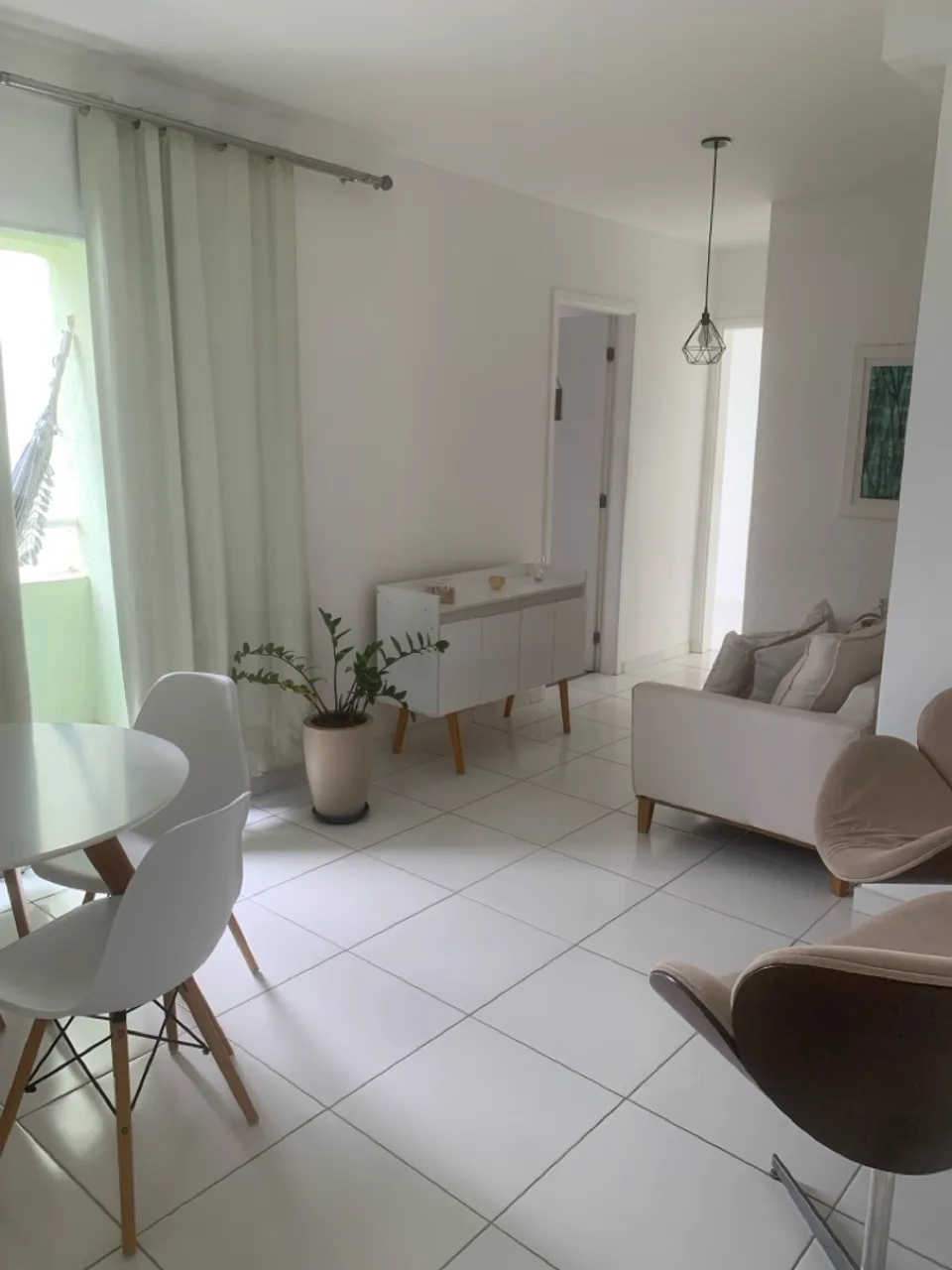 Procuro meninas para dividir apartamento