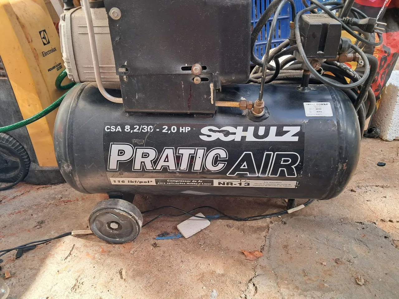 Vendo compressor e transformador semi novo