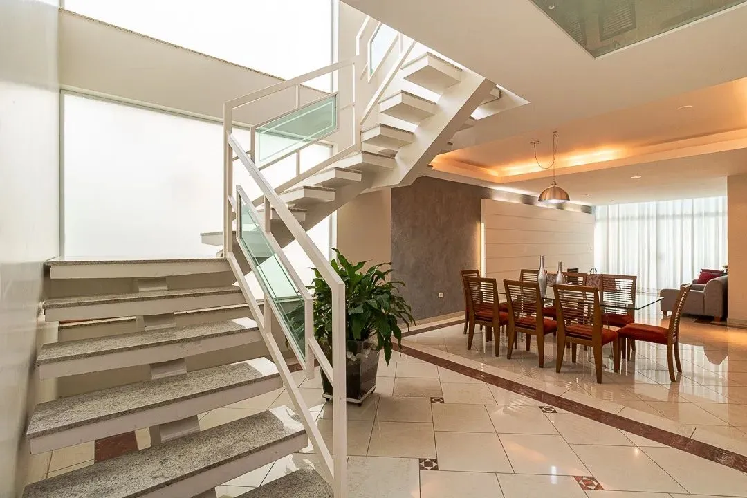 Casa em condomínio para venda com 4 quartos, sendo 4 suítes, 336m²