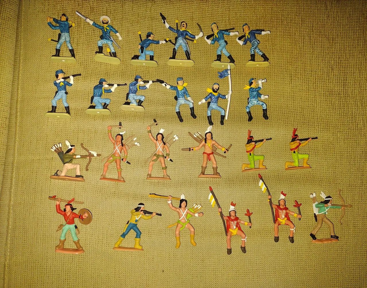 Forte Apache Gulliver  anos 80 Miniaturas Bonecos(lote com 24 unidades.
