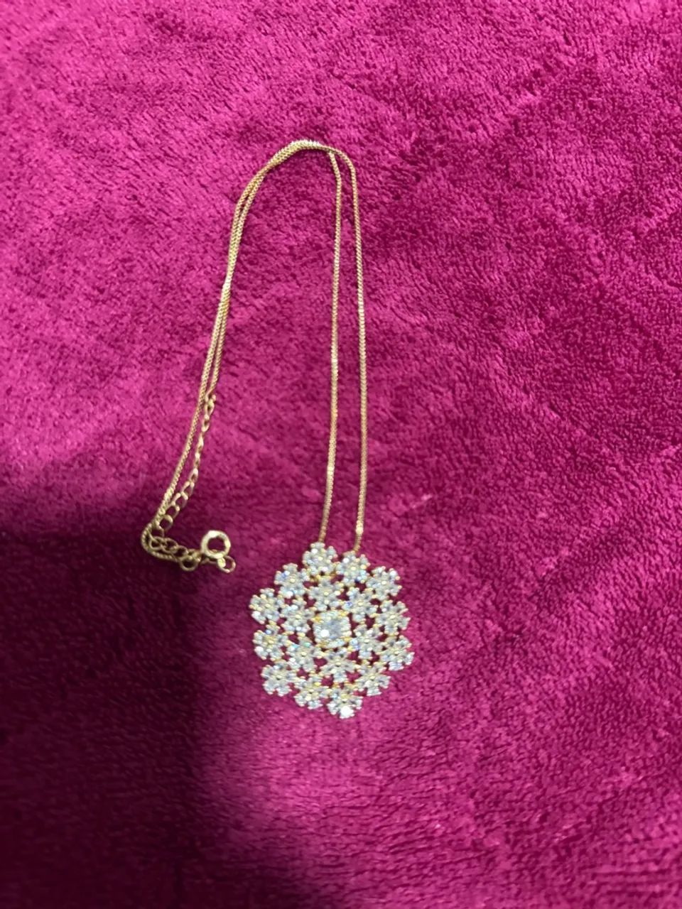 Gargantilha Folheada a Ouro com Detalhes em Flores - Foto 2