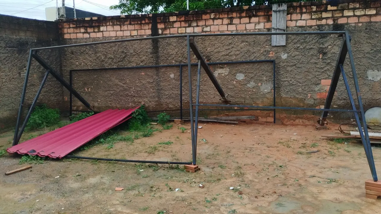 Cobertura metálica para casa, carros e outros