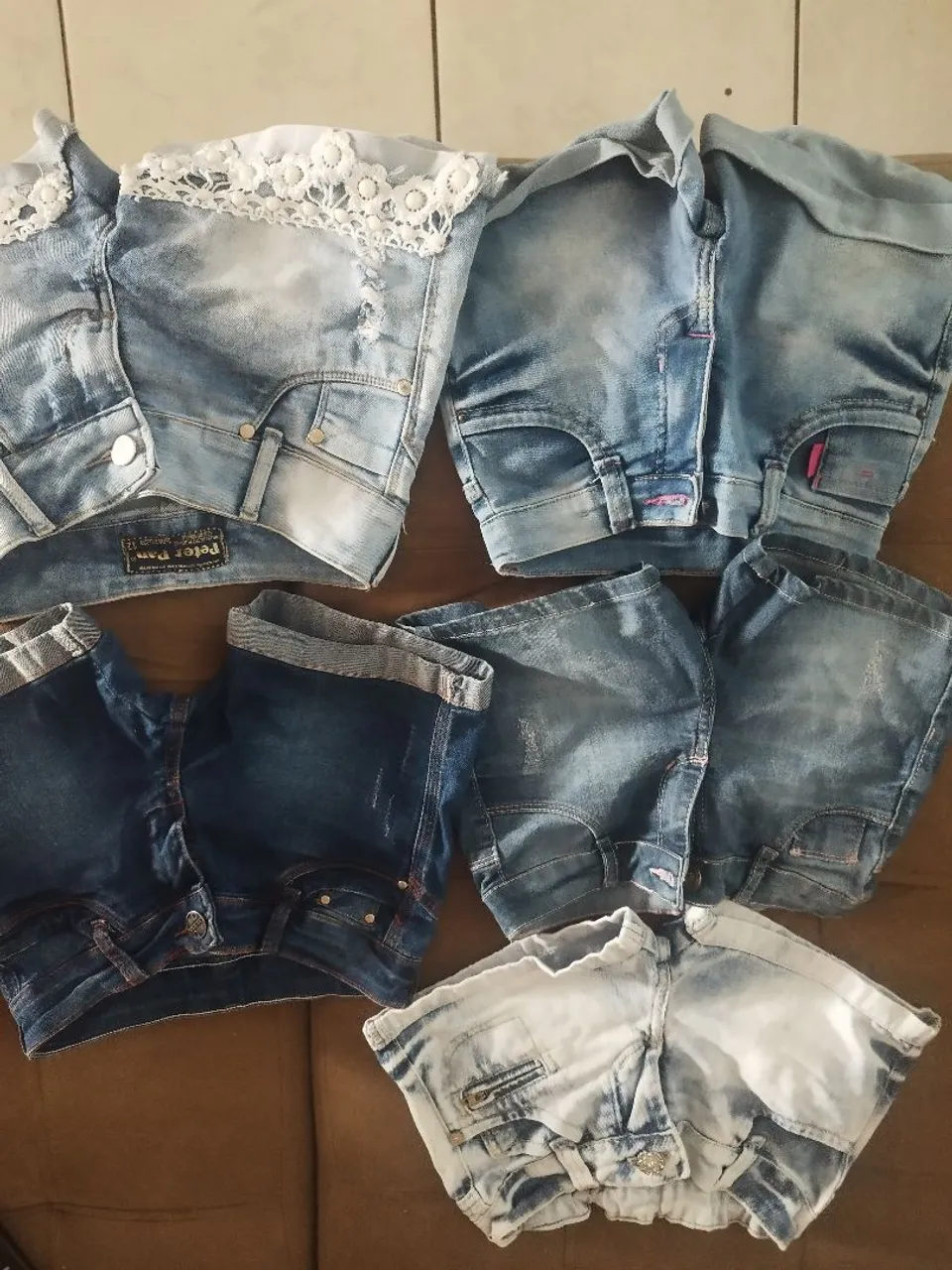 Lote de Shorts Jeans para Menina lote com 8 peças veste de 5 a 6 anos 60 reais