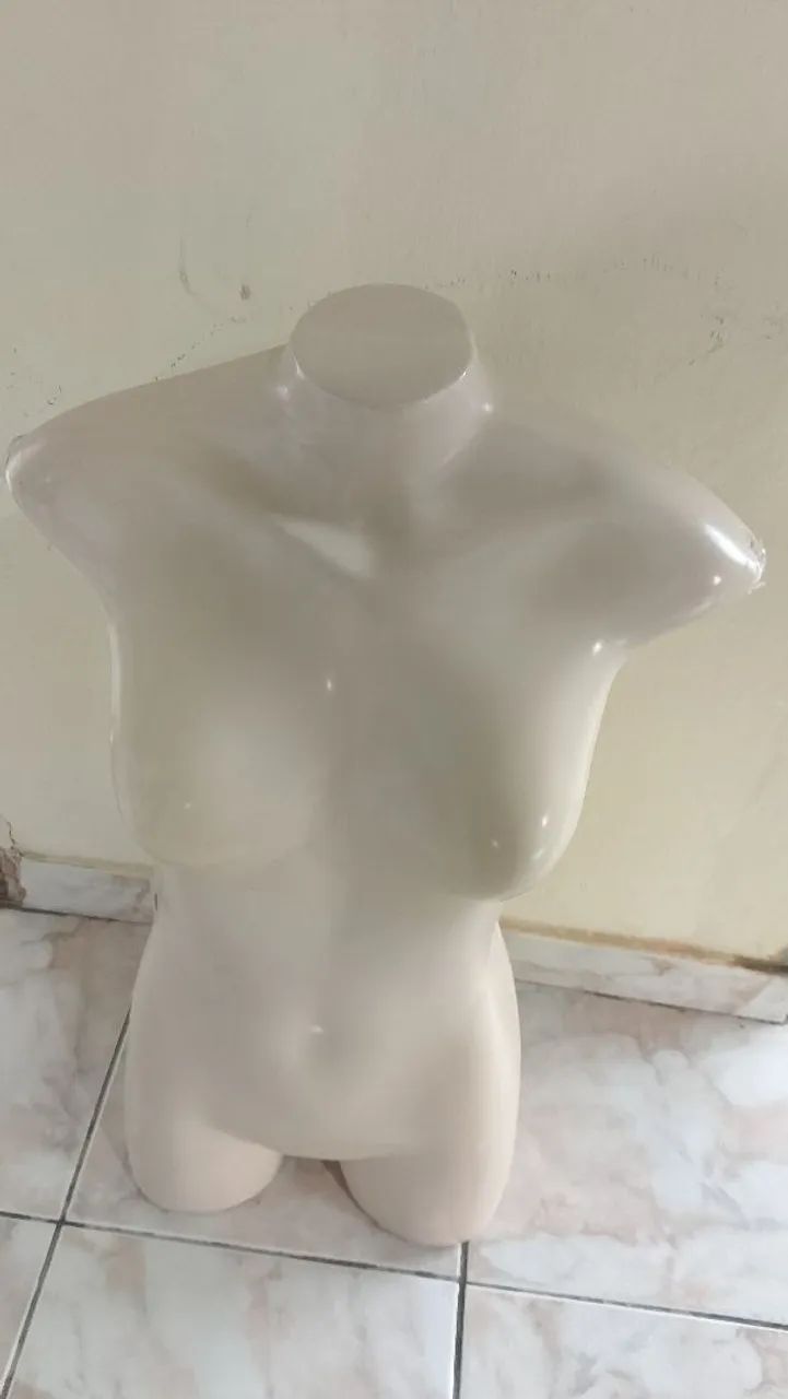 Manequim feminino estado de novo