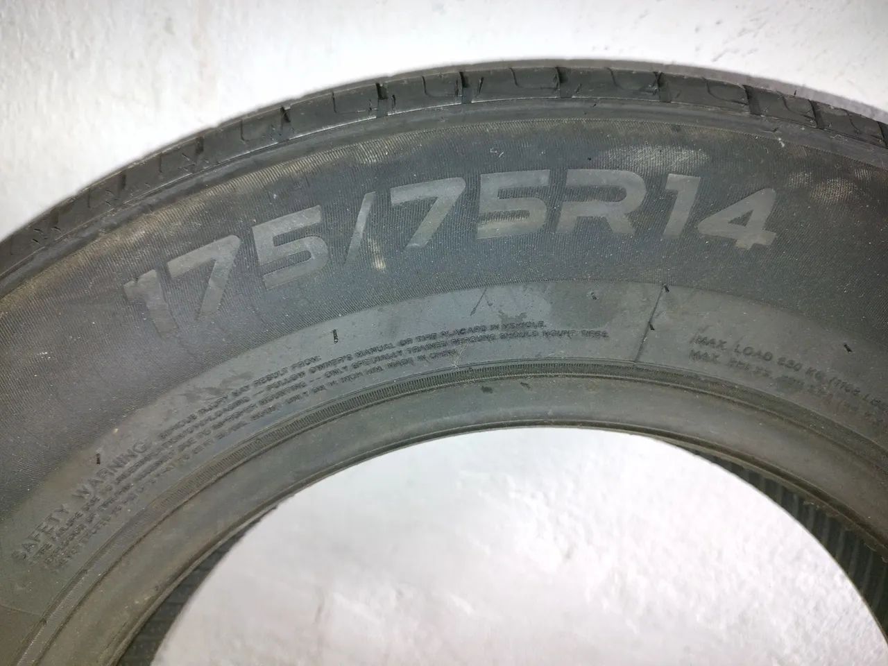 Pneu 175/75R14 novo com nota fiscal 