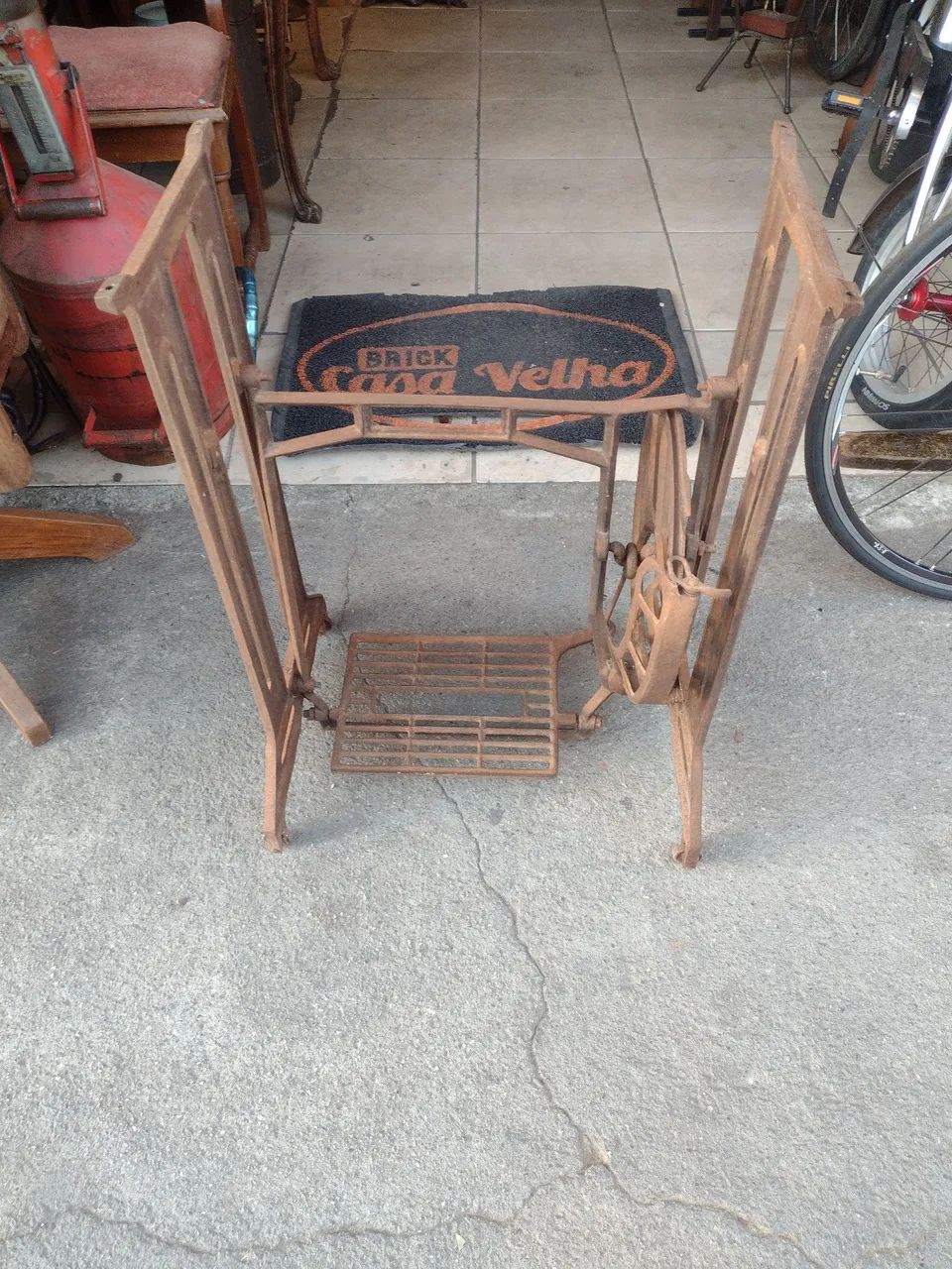 Pé de Máquina Antigo  - Foto 2